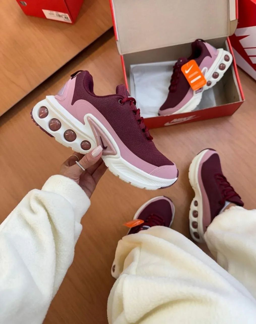 Tênis Nike Air Max Vermelho e Rosa - Foto 2