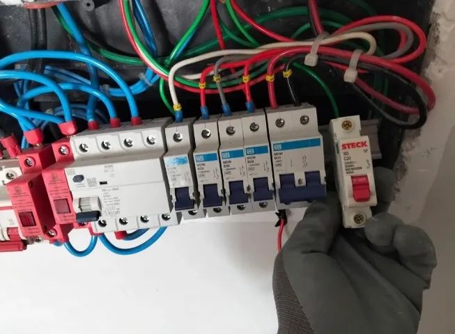 Eletricista Disponível  - Foto 5