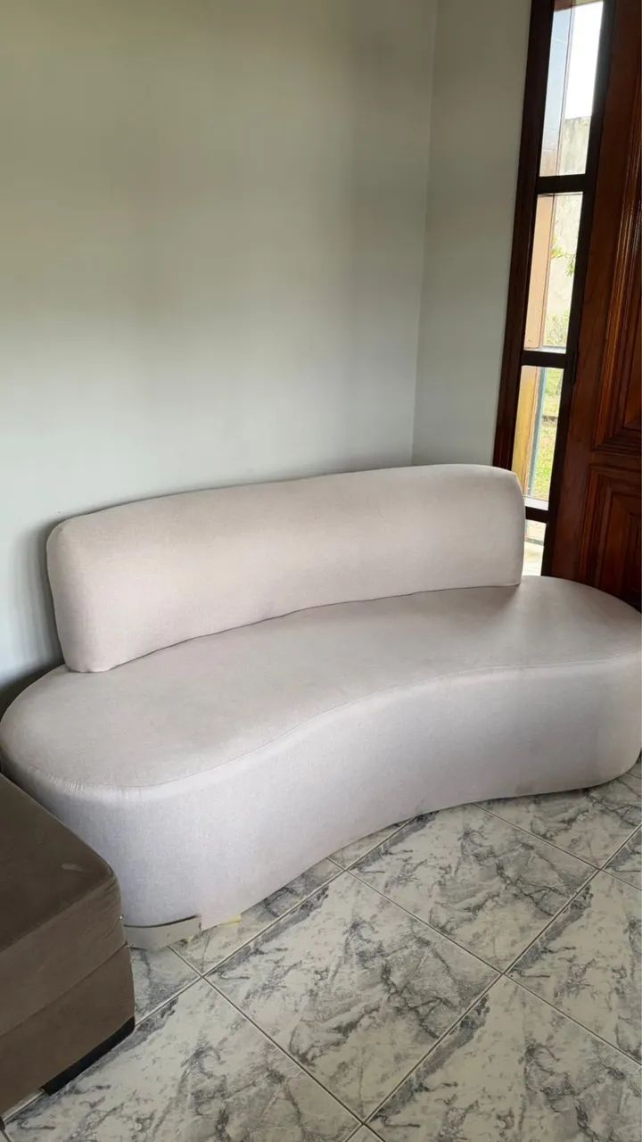 Sofá curvo 3 lugares Amsterdã 180cm linho bege