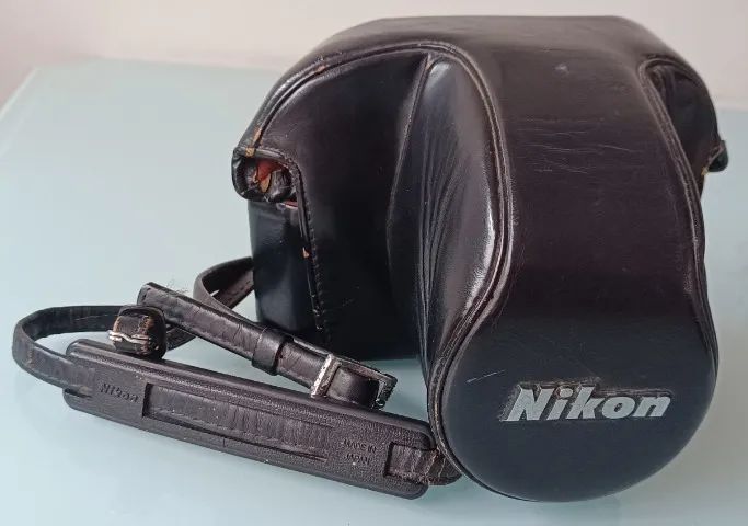 Estojo rígido (case) Nikon CH-4 em couro preto para Nikon F2