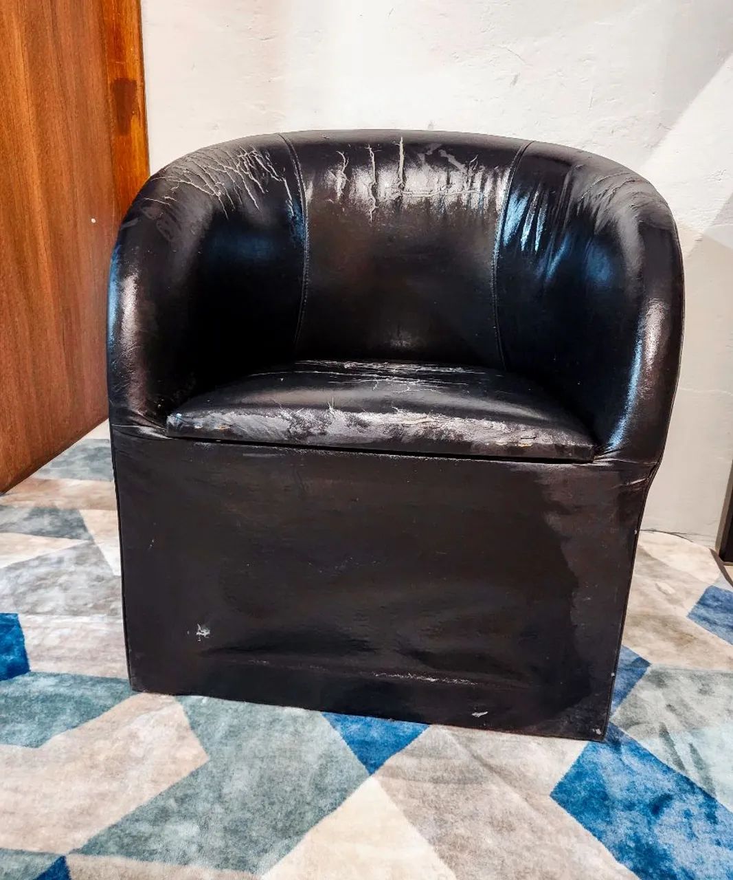 Poltrona Granada com estruturas em perfeito estado