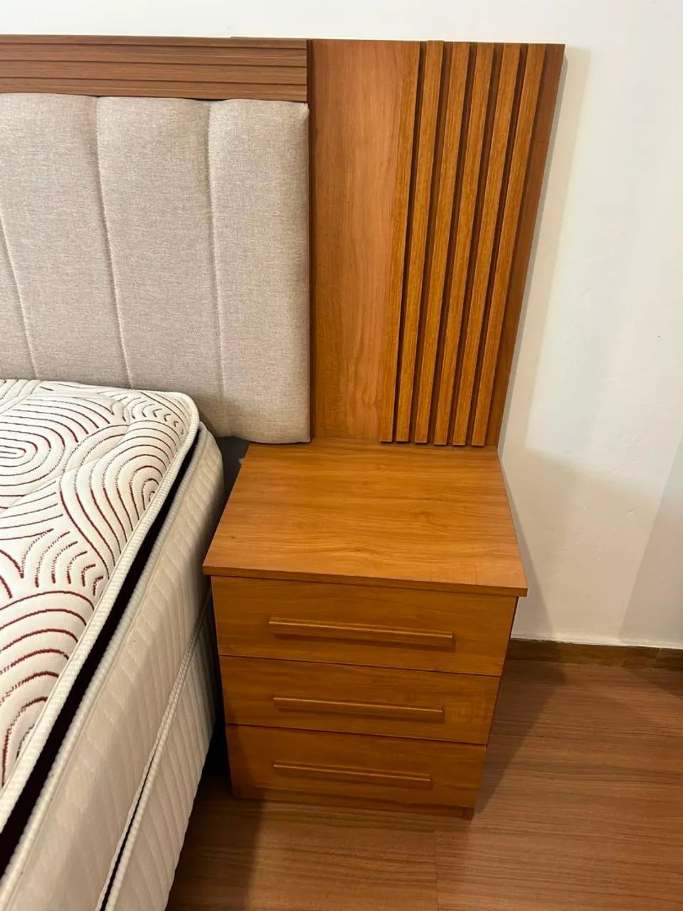 Cama de casal semi nova com colchão excelente  - Foto 4