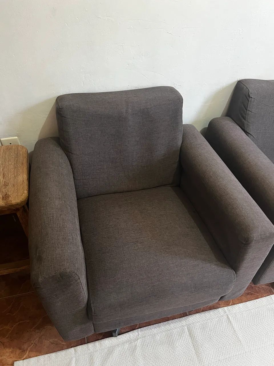 2 POLTRONAS, SEMI NOVAS E HIGIENIZADAS