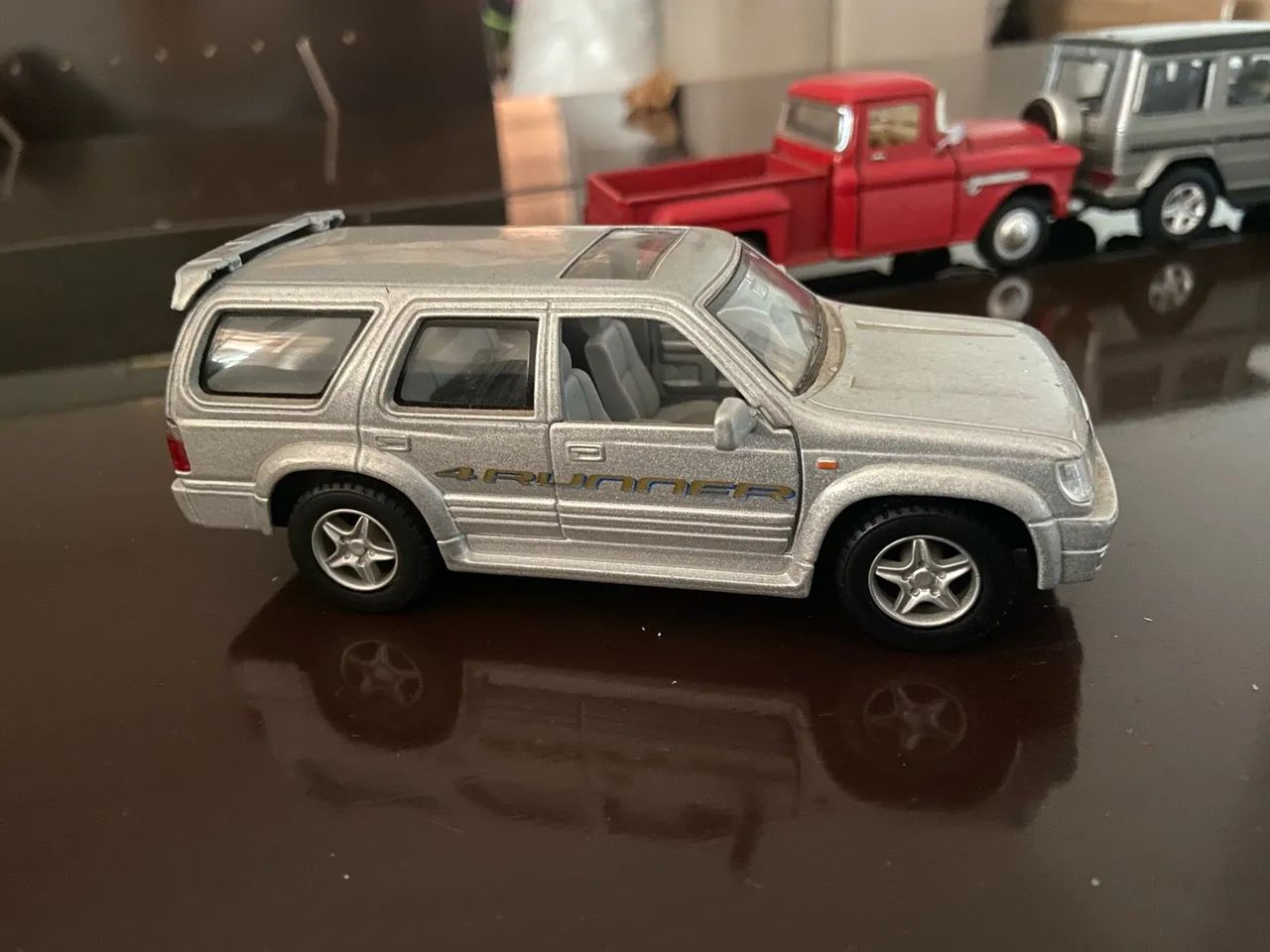 Miniatura Toyota 4Runner Kinsmart 1:36 - Foto 3
