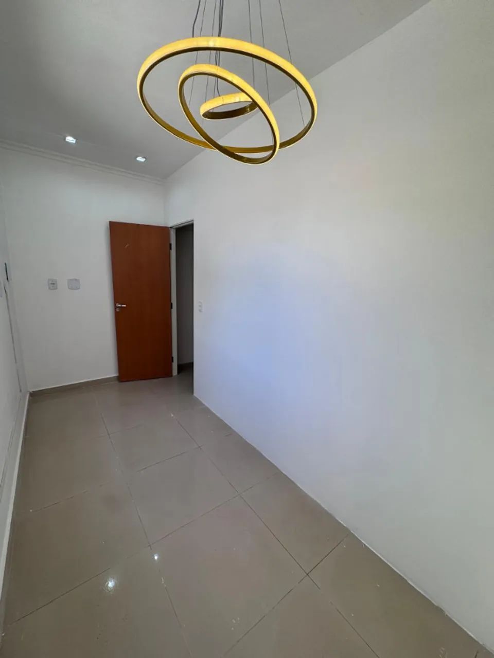 Alugo sala comercial centro Cidade ocidental incluso agua energia* - Foto 4