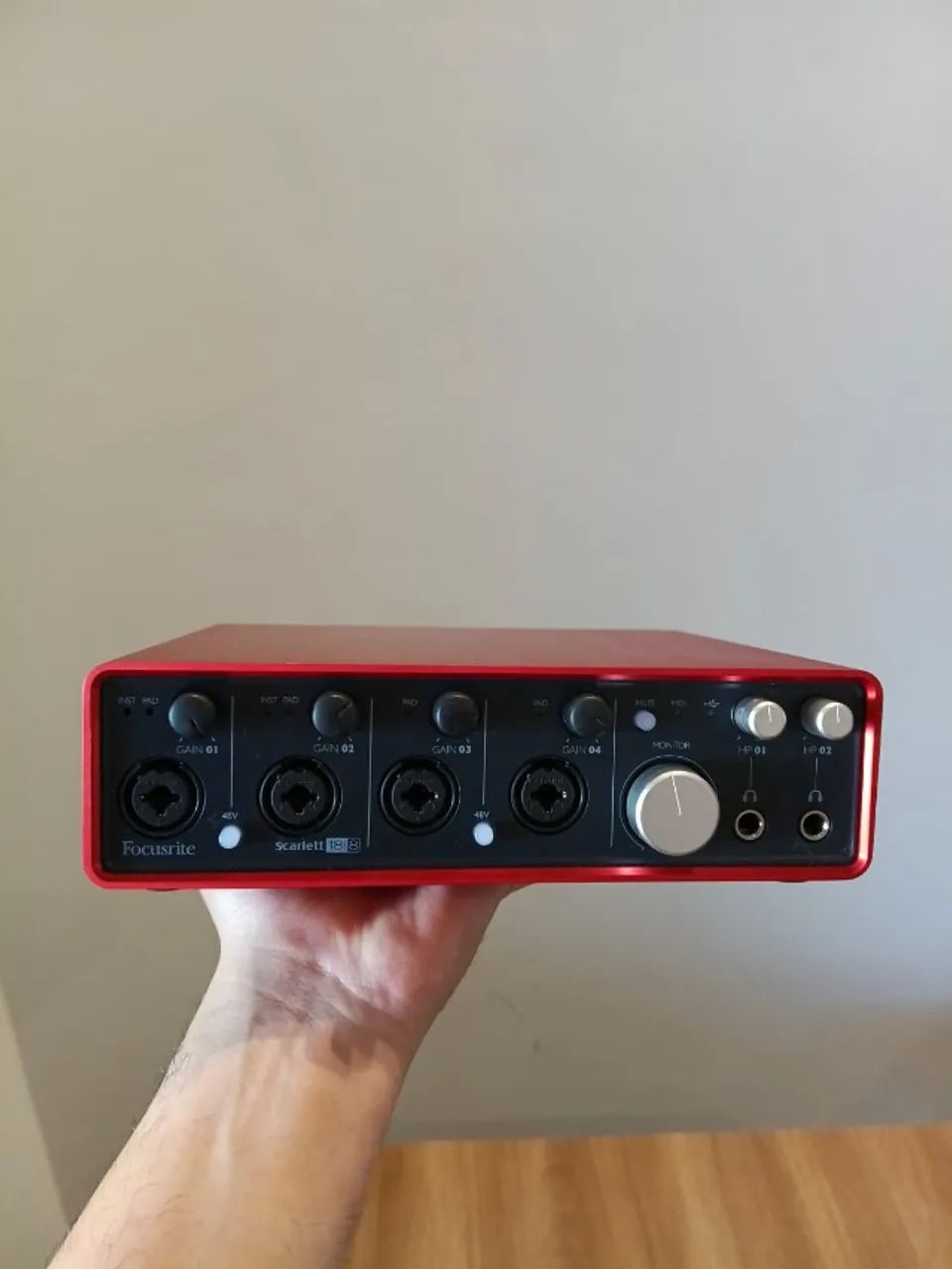 Interface de Áudio Focusrite Scarlett 18i8 2 Geração Impecável - Foto 2