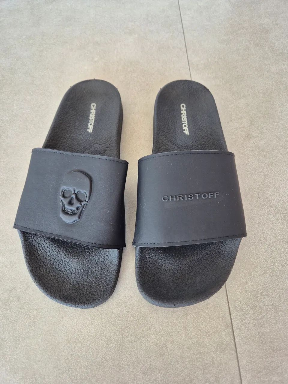 Chinelo caveira preto