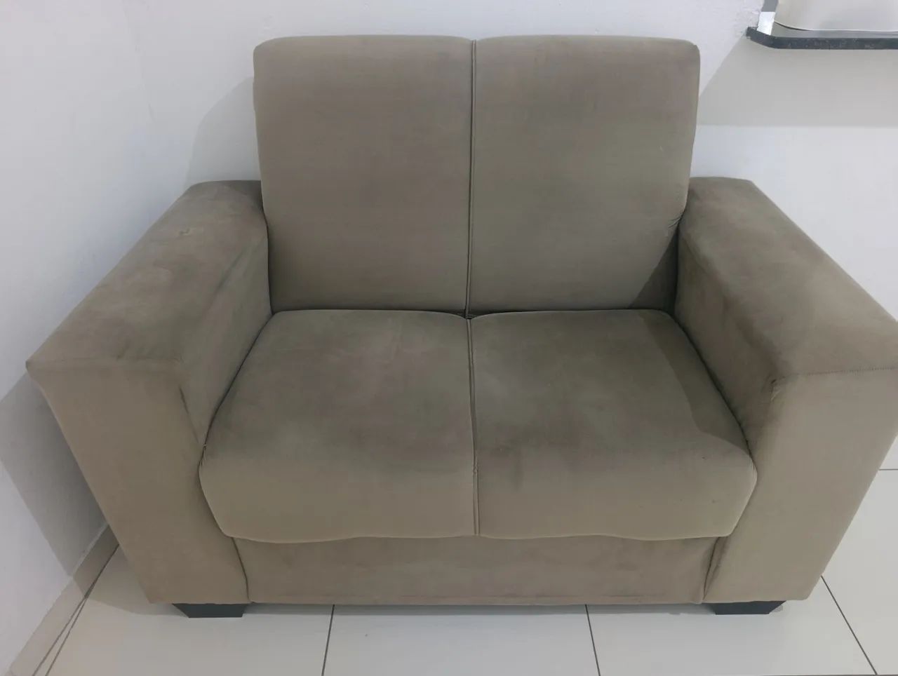 Vende-se sofá de dois lugares 