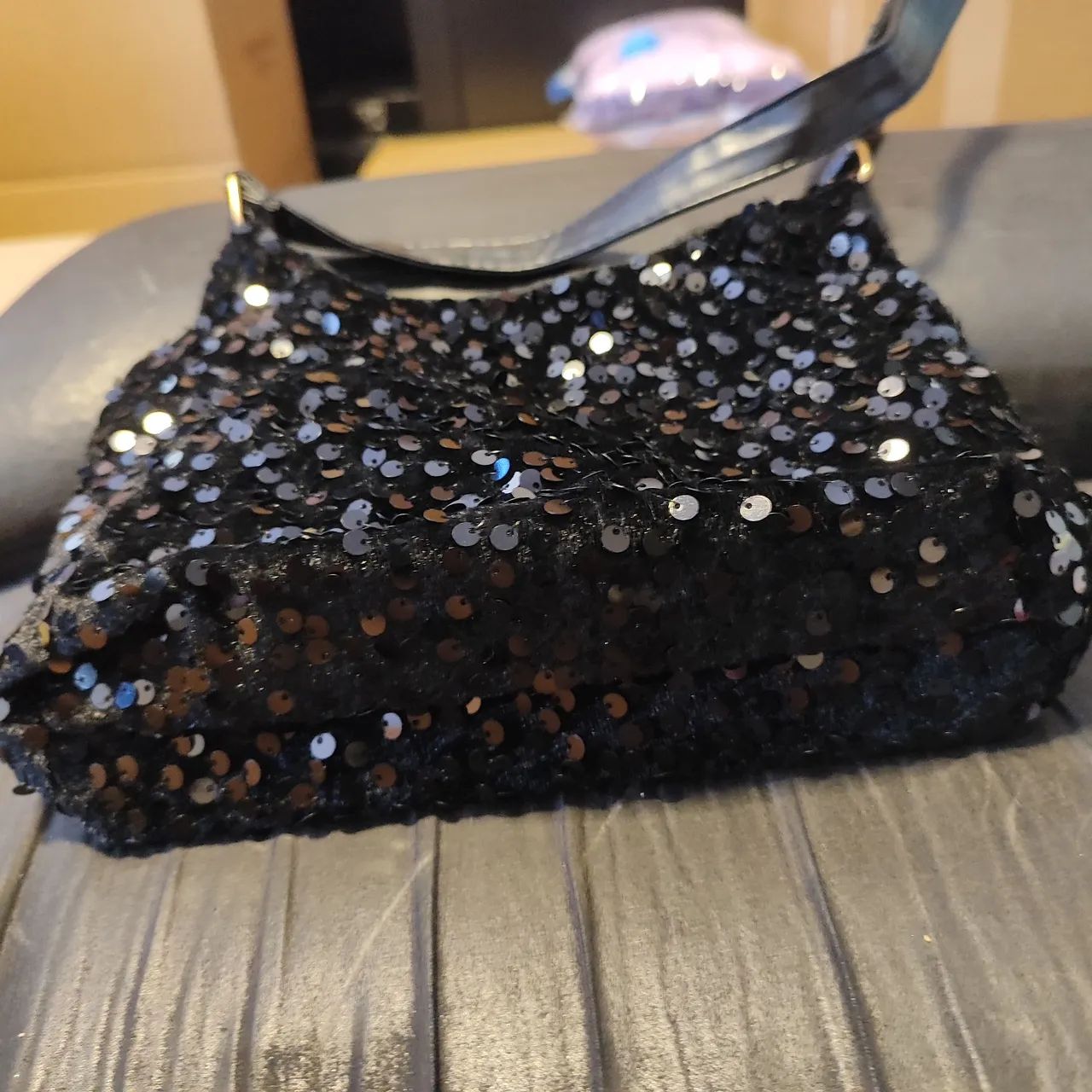 Bolsa de ombro com lantejoulas nova - Foto 4