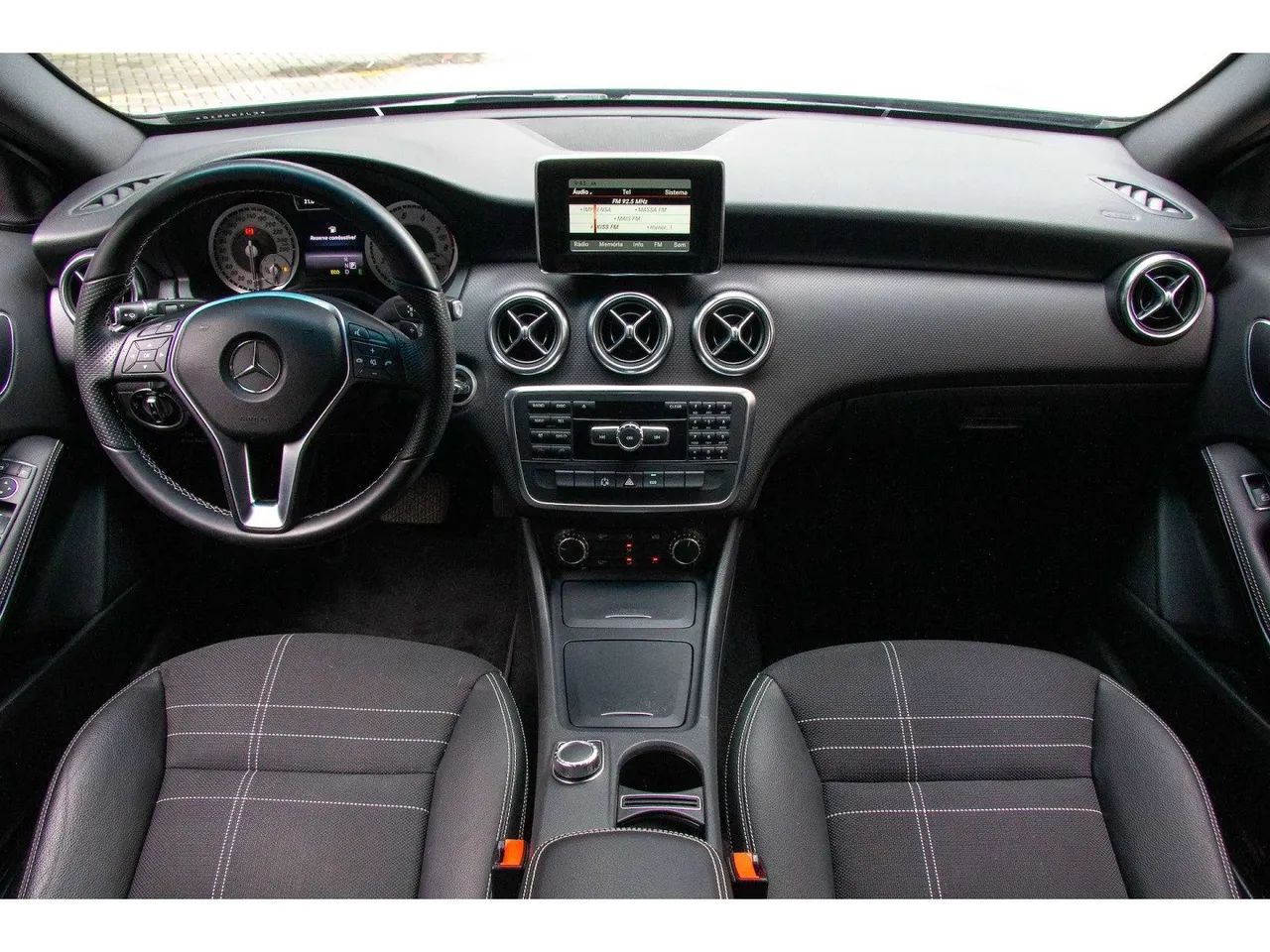 Mercedes-Benz Classe A A-200 A 200 1.6 Turbo, foto 10 de 16