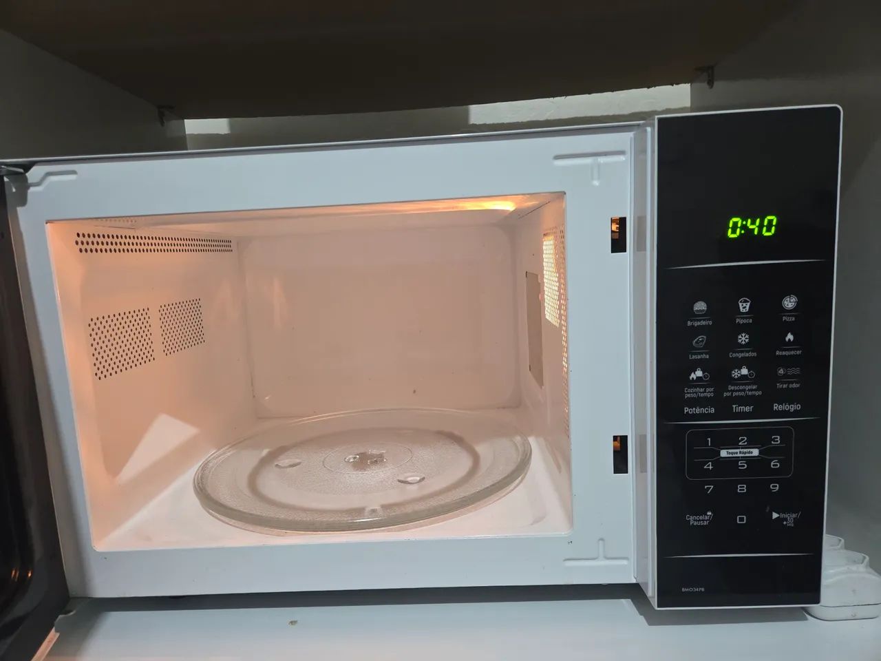 Micro-ondas Britânia BMO38 33L Espelhado - Excelente Estado - Foto 3