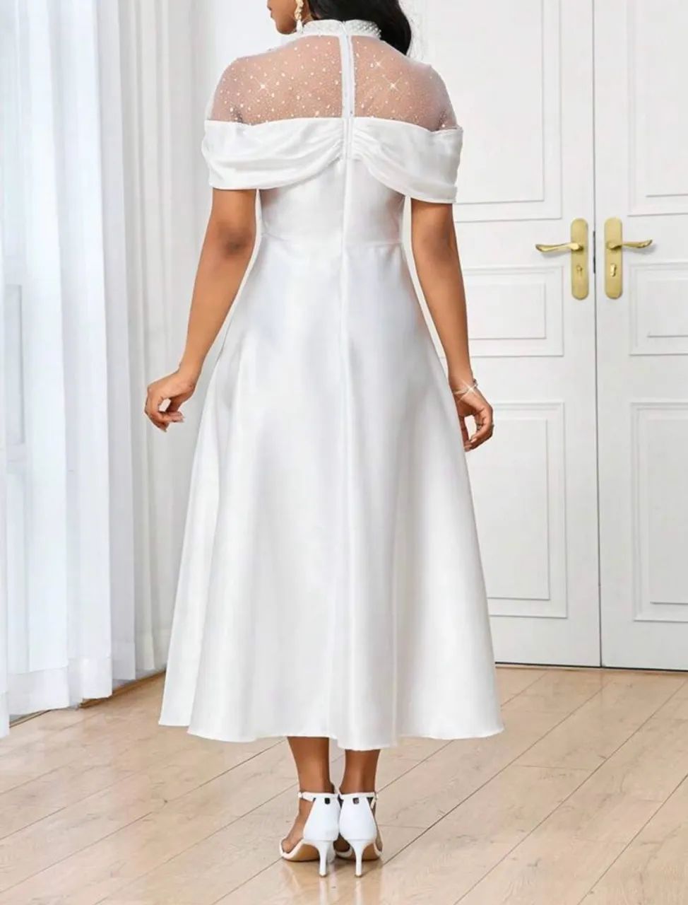 Vestido Branco Midi de Cetim com Pérolas e Tule - Foto 4