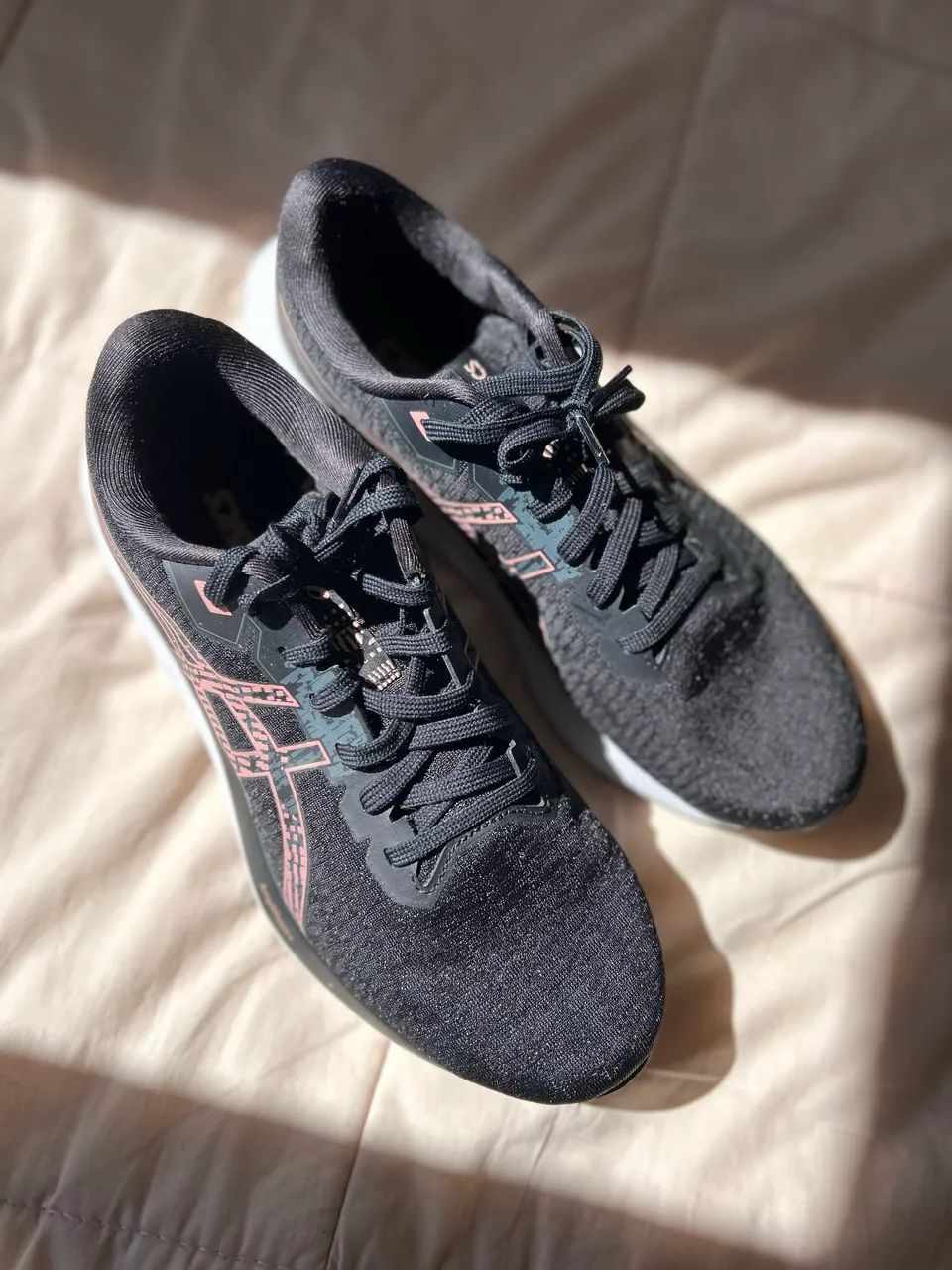 Tênis Asics feminino preto e rosa - Foto 4