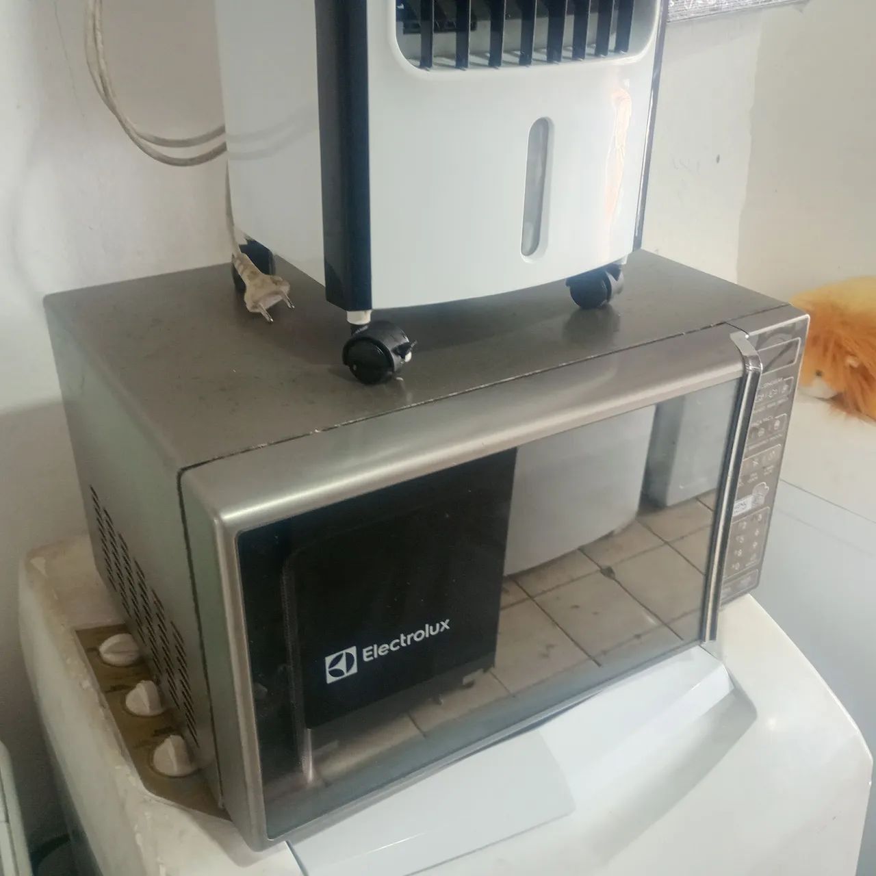 MICROONDAS ELECTROLUX INOX SÓ 300 - Foto 3