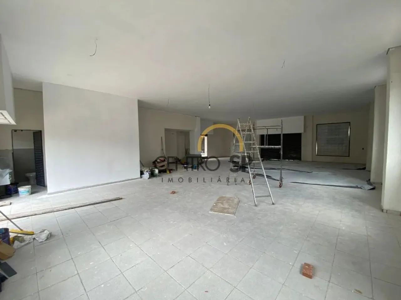 Loja no Centro de Bauru, com estacionamento próprio - Locação - Foto 2