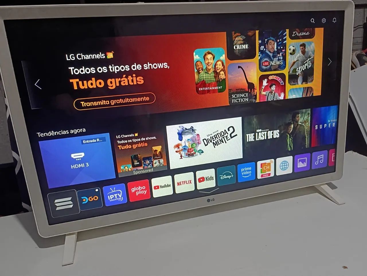 Tv smart 32 4k funcionando perfeitamente pé e controle