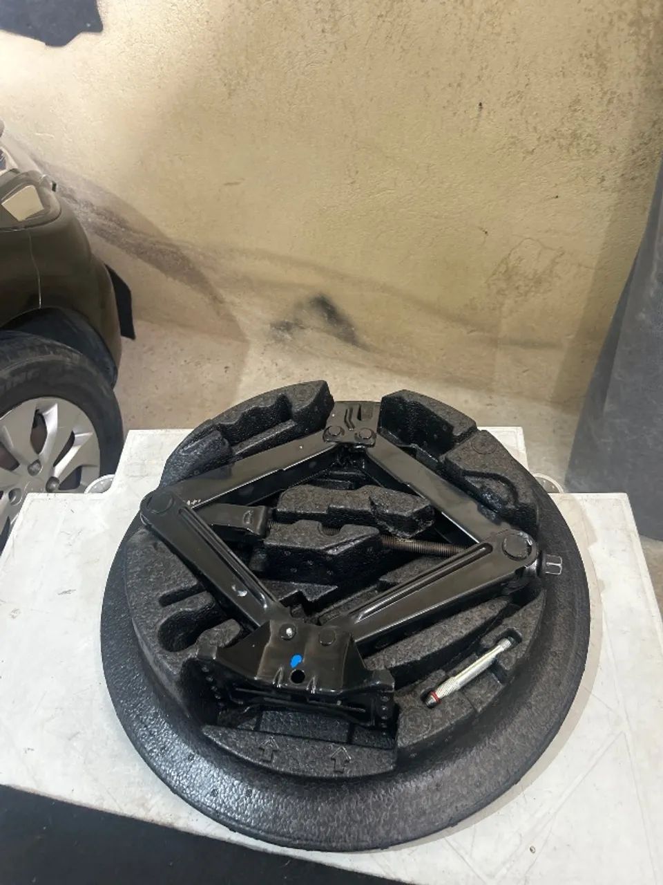 Macaco chave de roda triângulo e isopor do Jeep Renegade Jeep Compass 2024 - Foto 5