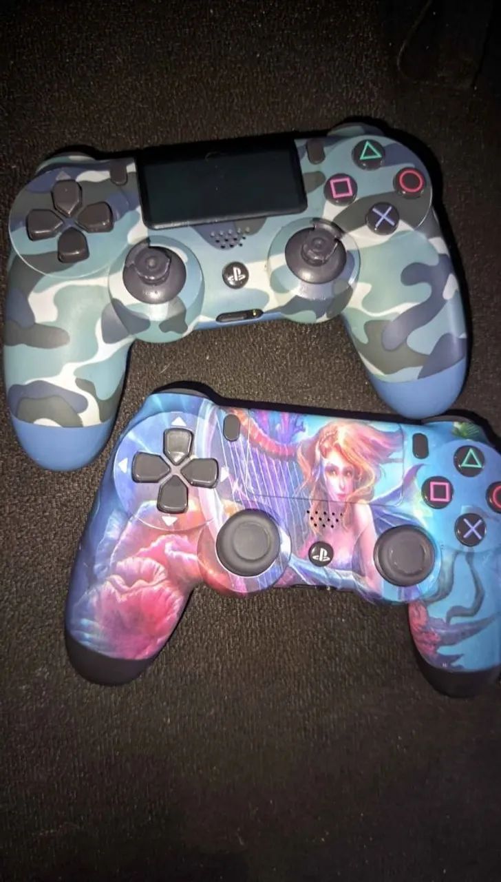 Dois controles de PS4 funcionando perfeitamente
