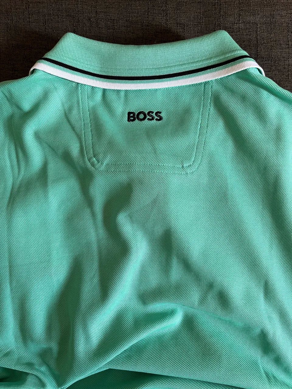 Camisa polo Hugo Boss com listras na gola - Foto 3
