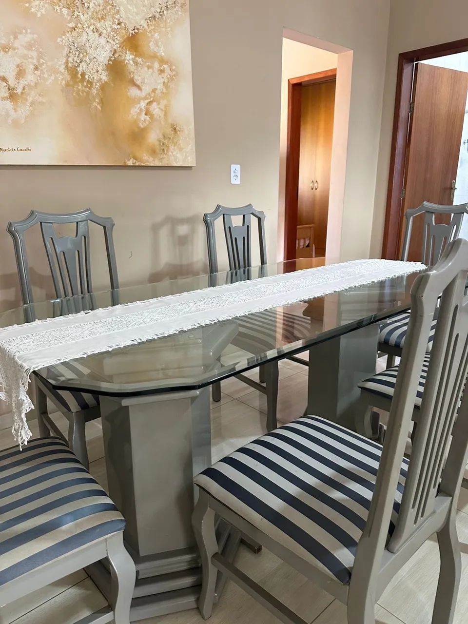 Mesa em madeira laqueada cinza com 6 cadeiras - Foto 2