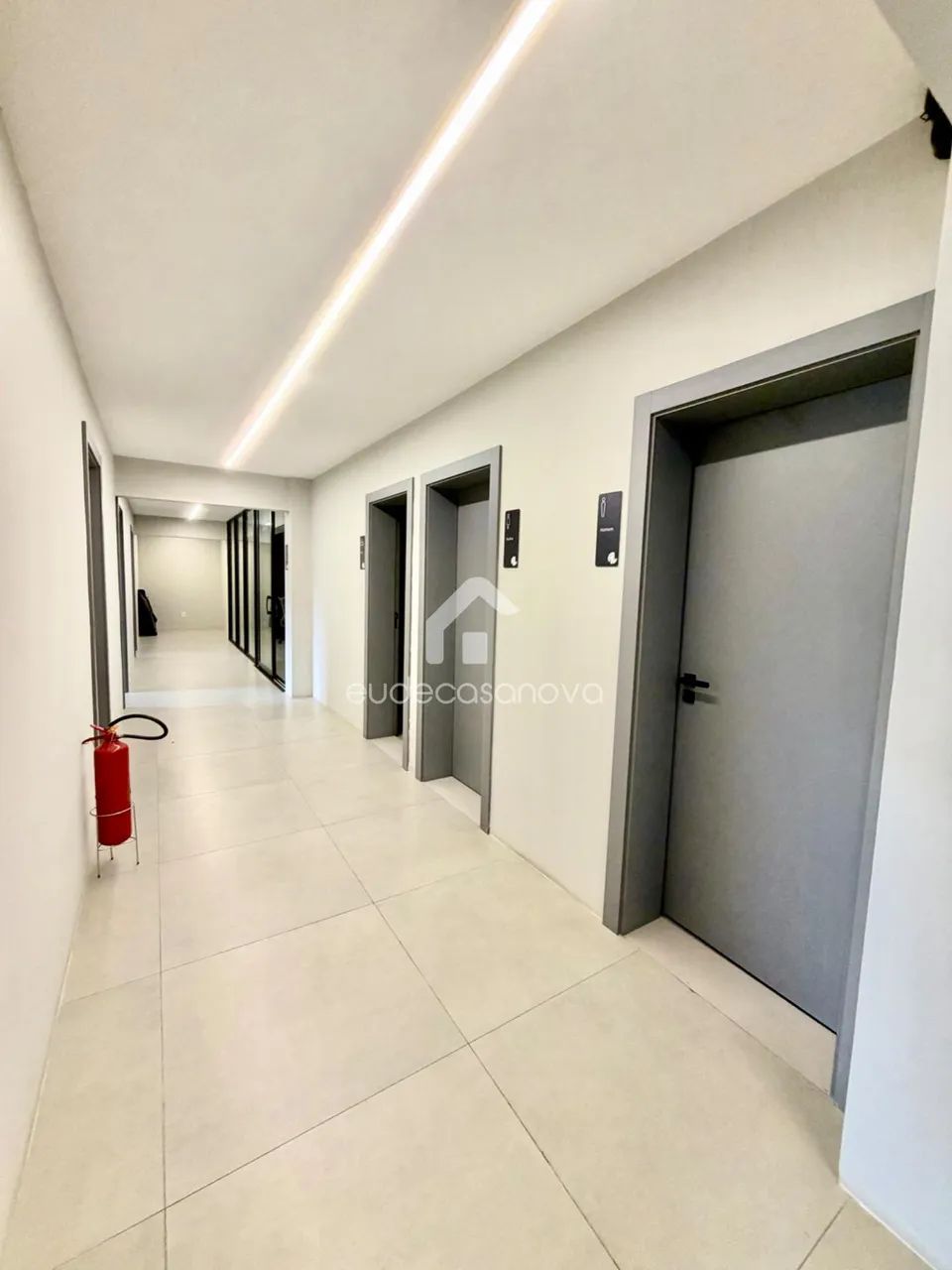 Sala Comercial, Climatizada, Recepção, Copa, Nova e Moderna - Foto 4