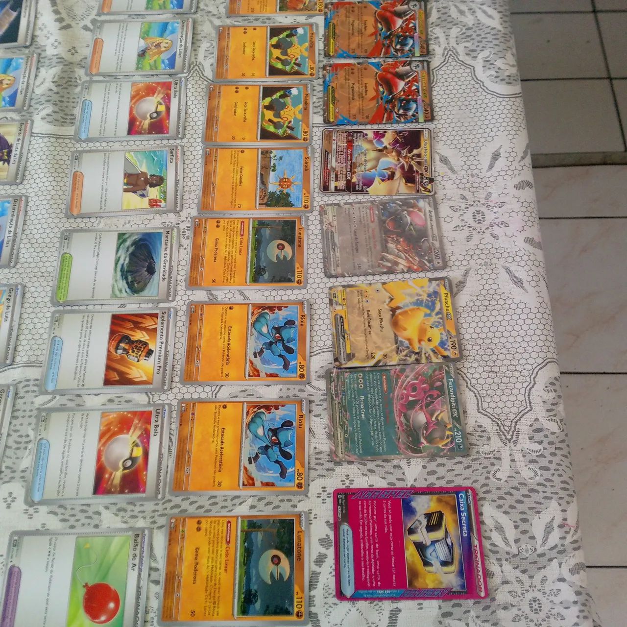 Vendo cartas de pokémon nova e velhas 119 cartas com guardador, original  - Foto 4