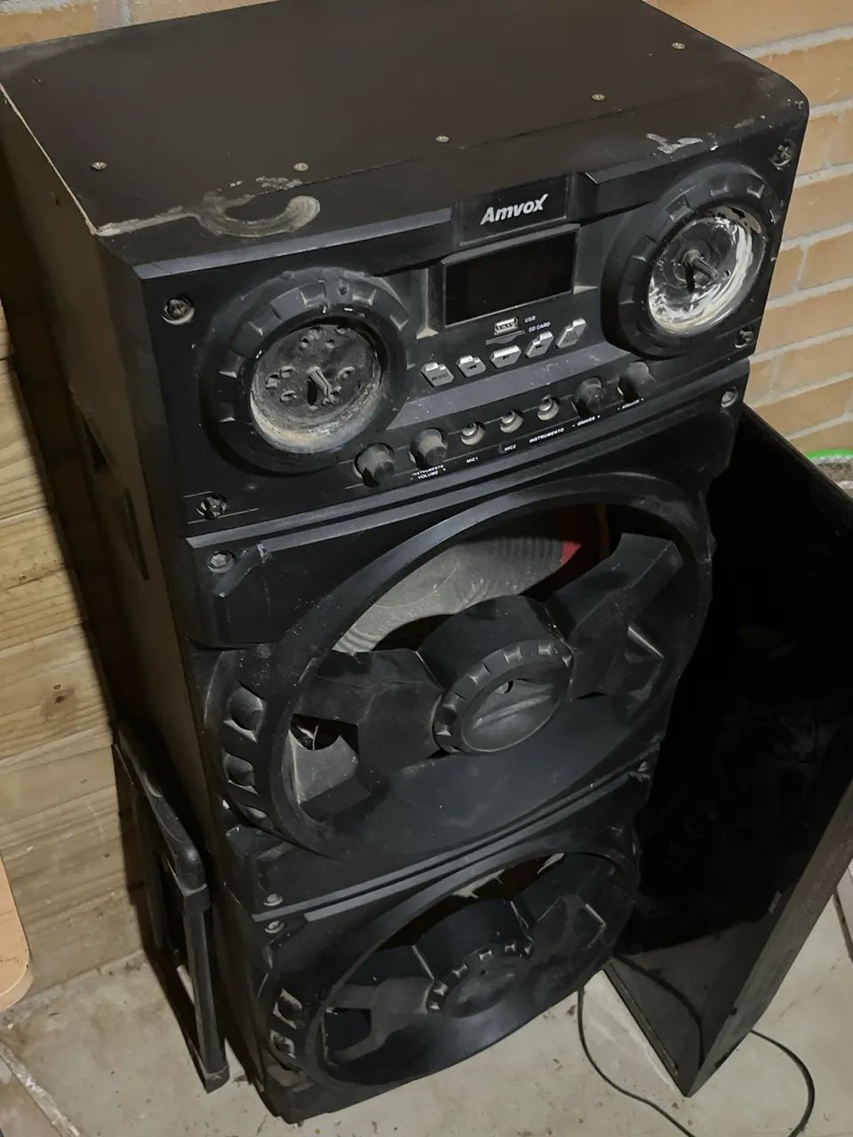 Caixa amplificada AmvoX ACA1001