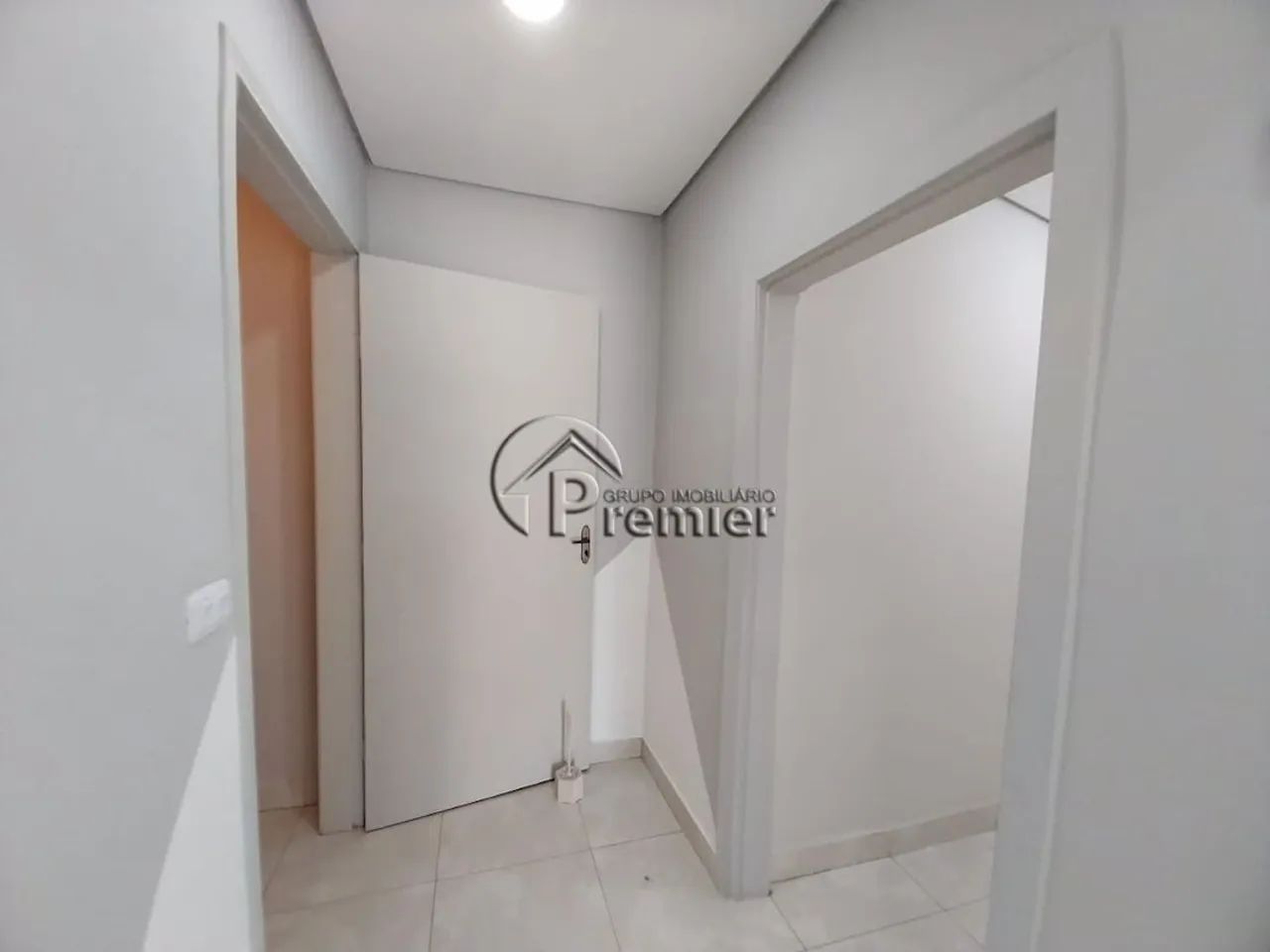 Salão comercial com ar condicionado de trinta e sete metros quadrados para locação no Cent - Foto 2