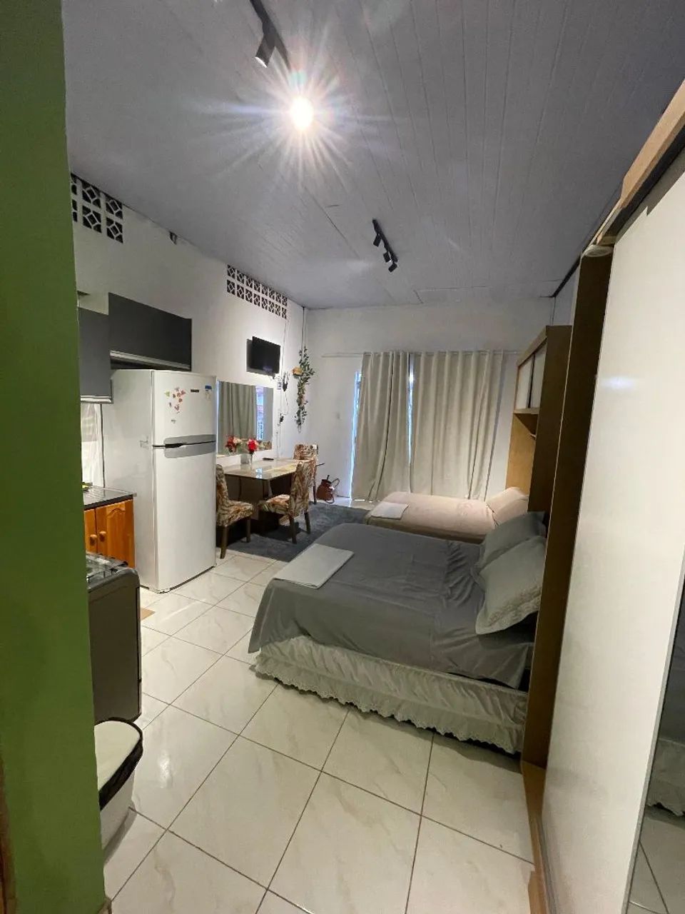  Kitnet Mobiliada Premium - Localização Central e Completa (Até 4 pessoas) - Foto 4