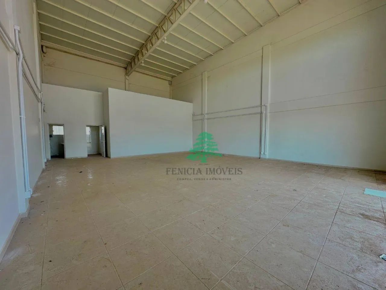 Sala comercial para locação ao lado da BR 277 - Foto 2