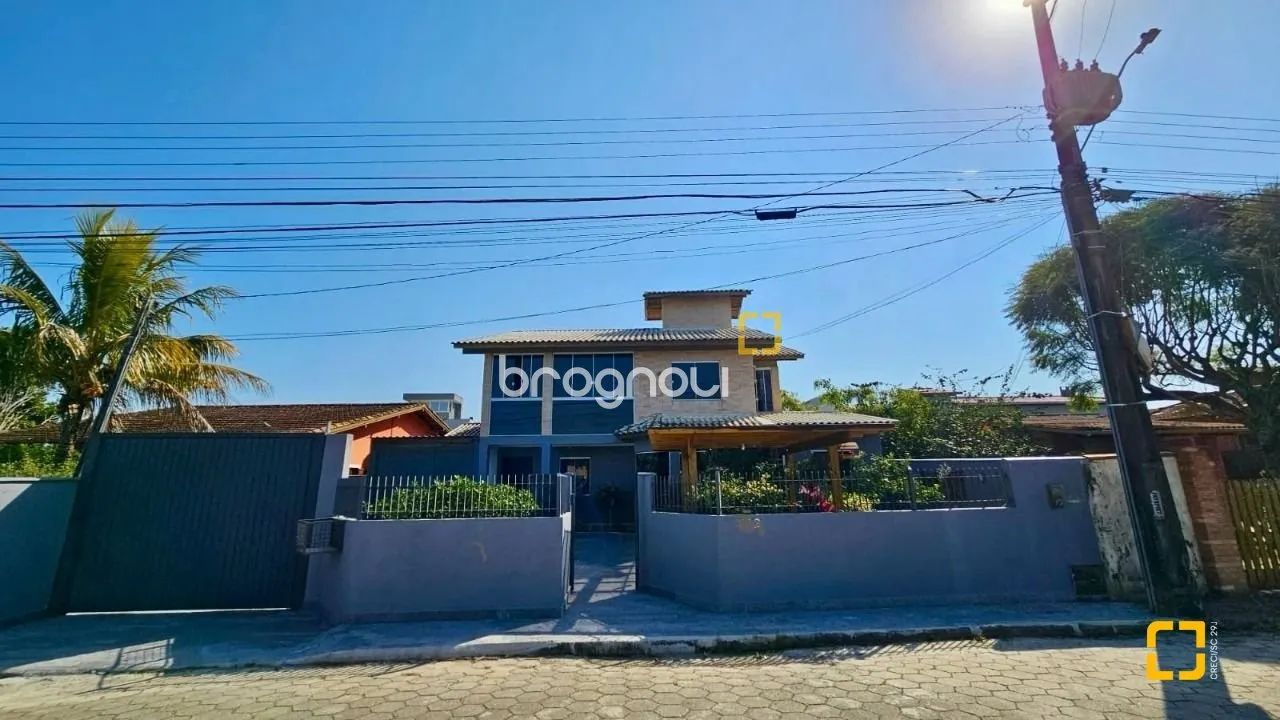 Casa individual à venda com escritura no Campeche.