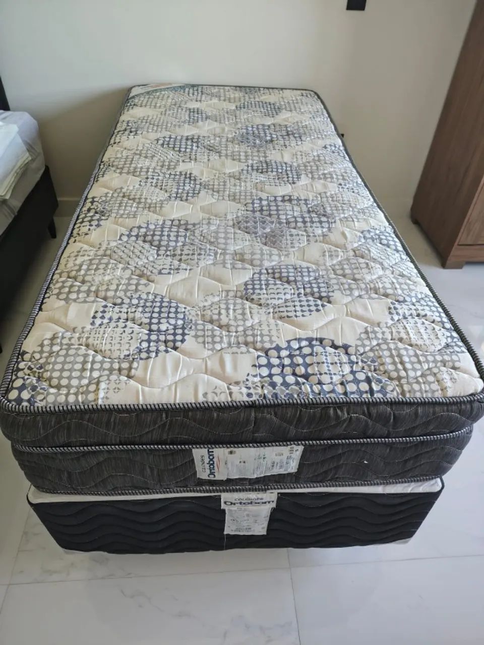 Cama Box Ortobom com molas ensacadas