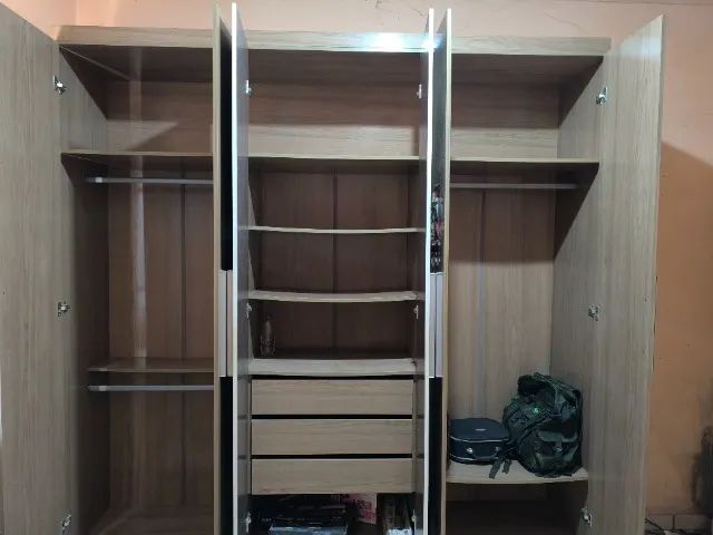 Guarda roupa 6 portas super grande e conservado - Foto 2