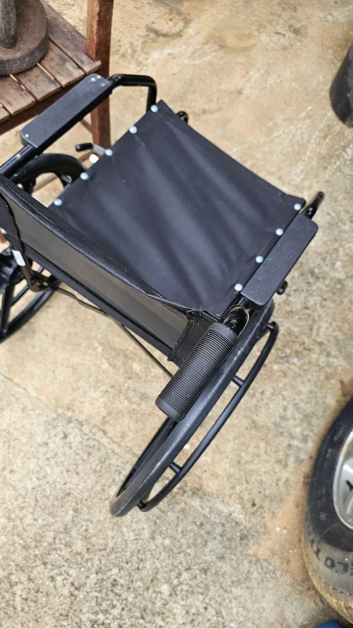 Vendo cadeira de rodas  - Foto 3
