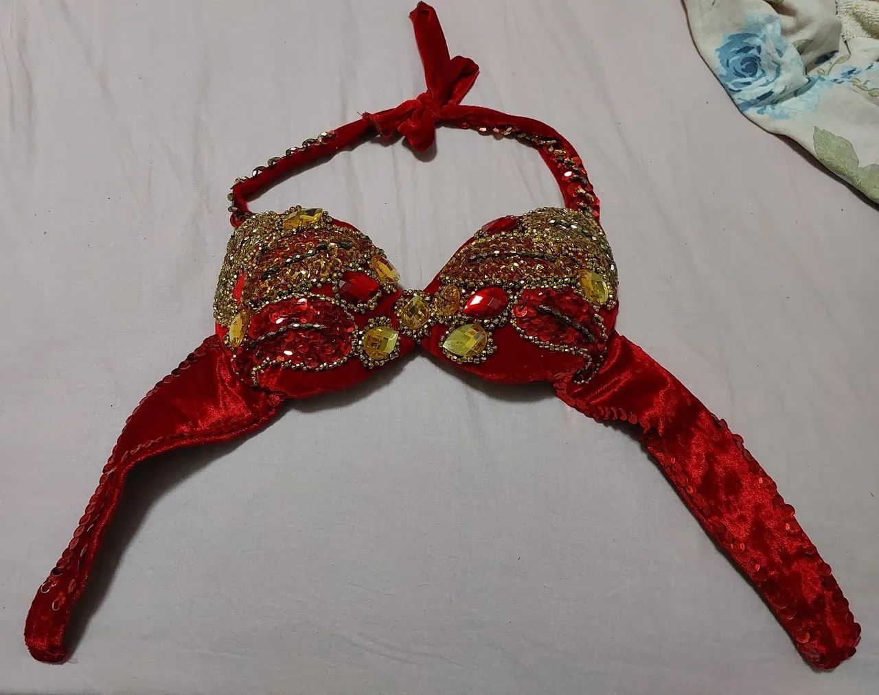 Linda roupa de dança do ventre vermelha e dourada - Foto 5