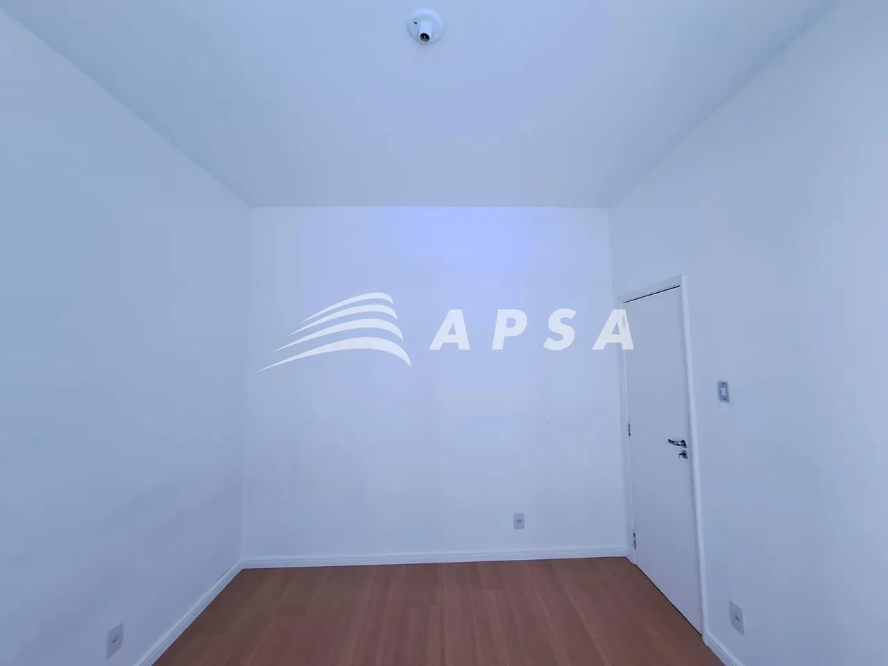 APARTAMENTO TOTALMENTE REFORMADO NO LEME, MODERNIZADO, GALERIA DE GRANDE CIRCULAÇAO DE PES - Foto 6
