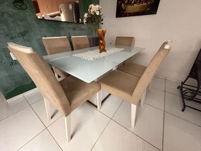 Mesa de jantar de vidro retangular com 6 cadeiras 