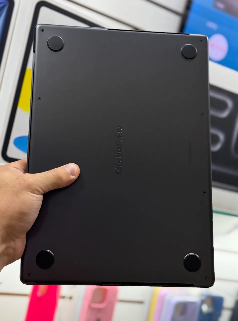 Macbook pro 14 polegadas chip m3 pro 18gb / 512gb bateria 100