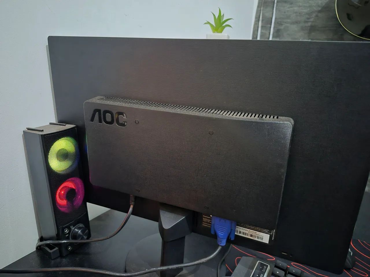 Monitor AOC 18 polegadas anti reflexo VGA (vem com os cabos) - Foto 2