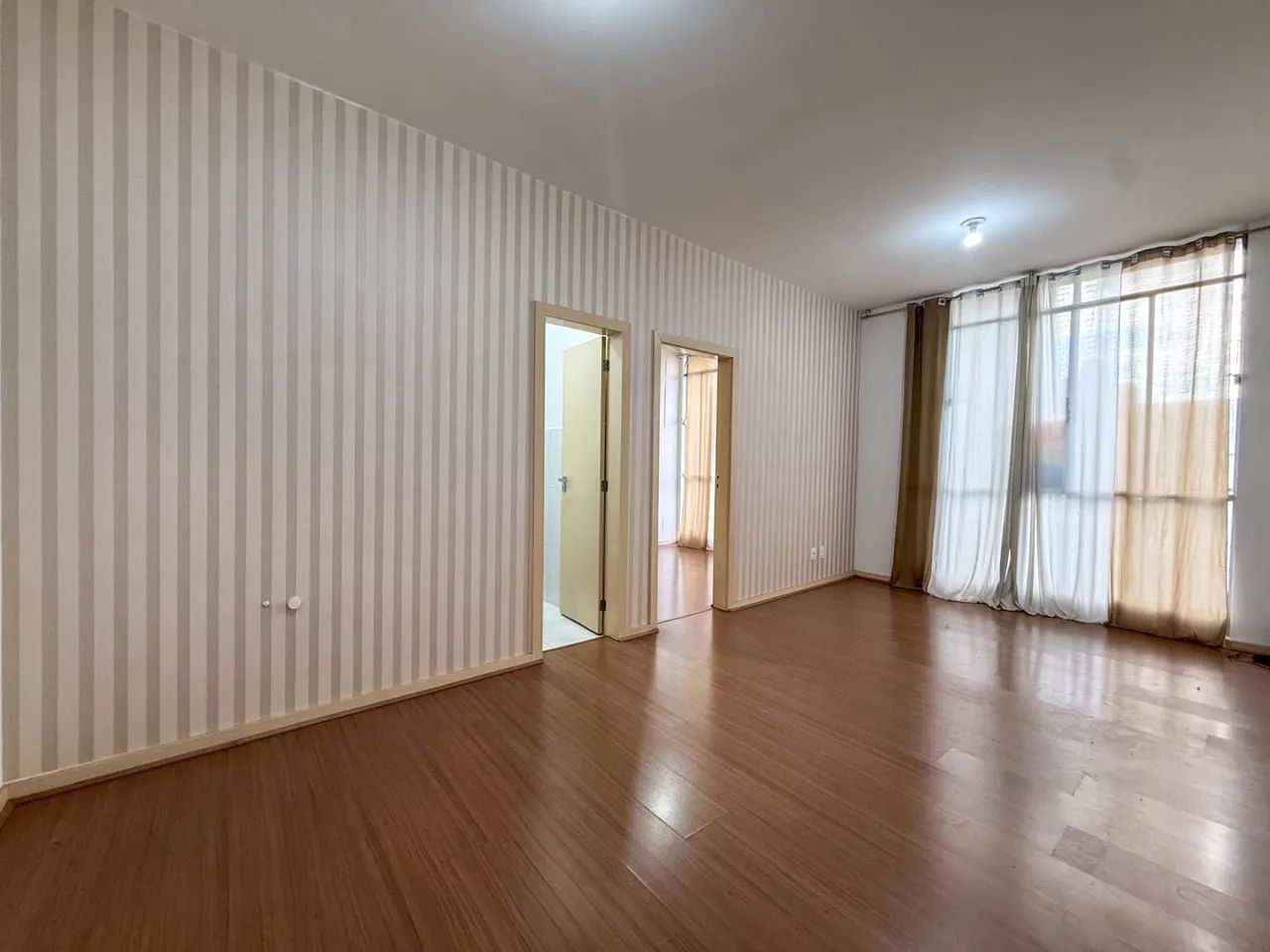 Sala comercial para alugar no Ed. Comercial Dr. Romão Sessak, Centro - Foto 4