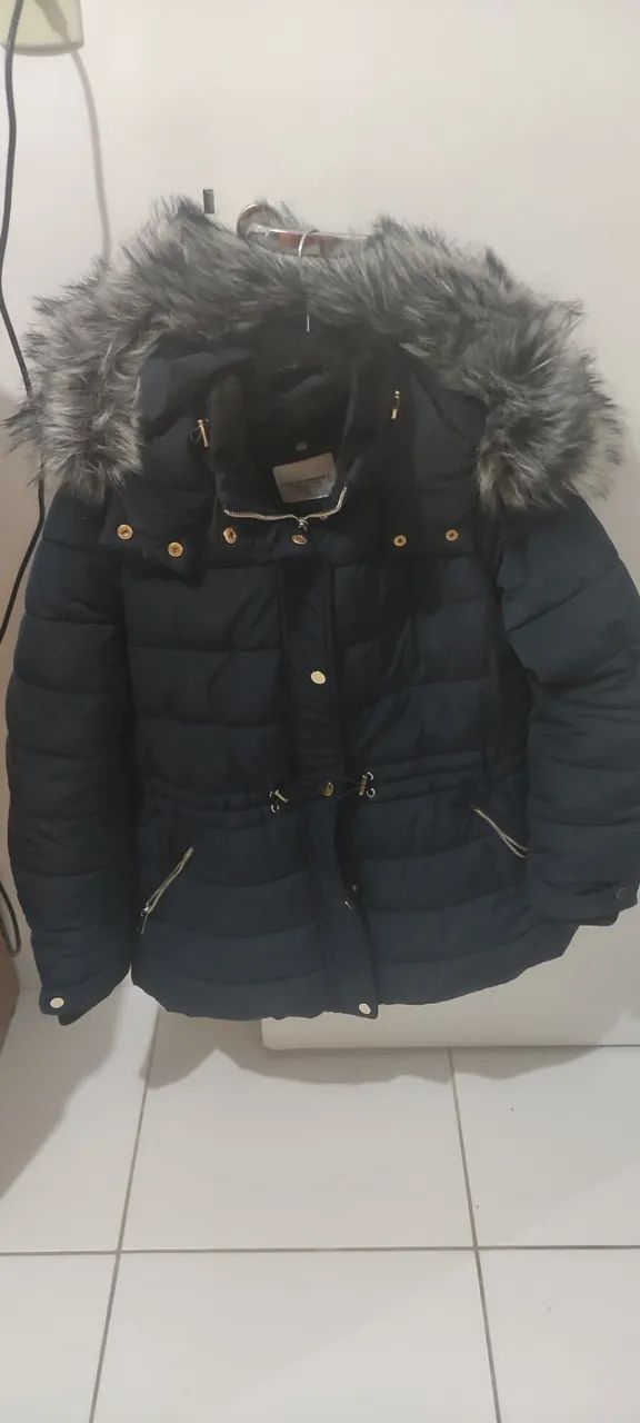 Casaco puffer com capuz C&A Paris 