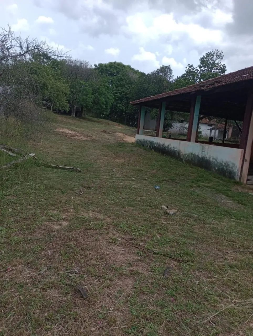 Sítio com área construída no terreno de 10 hectares e 9 ares - Foto 2