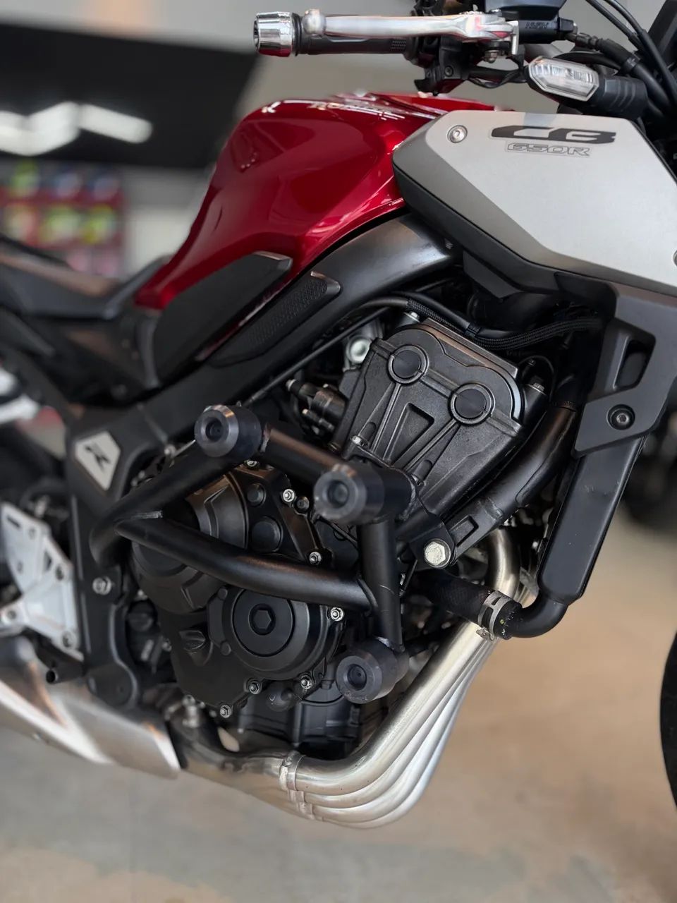 CB 650R 2024 - Foto 3
