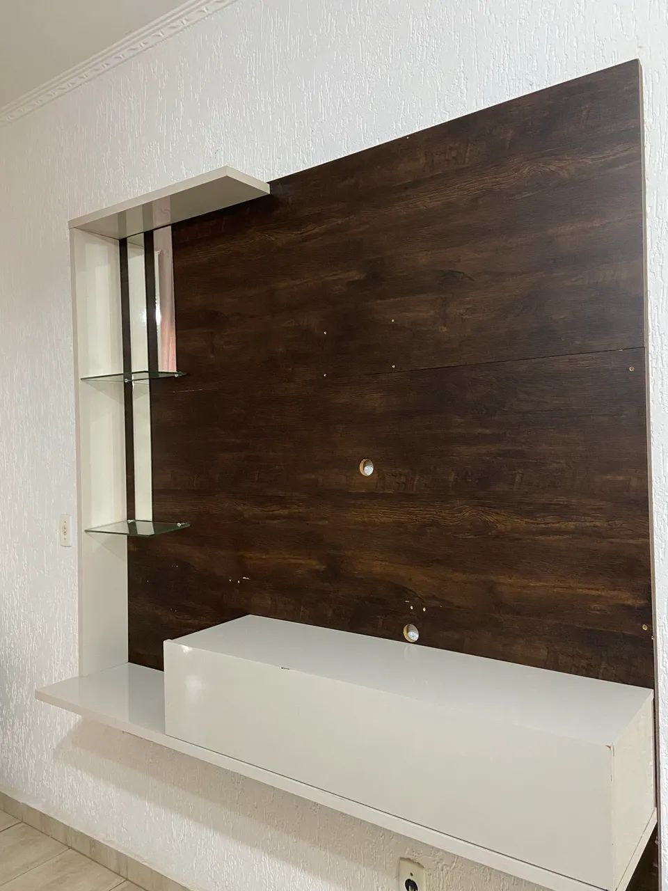 Painel + Rack para TV com Prateleiras de Vidro - Foto 2