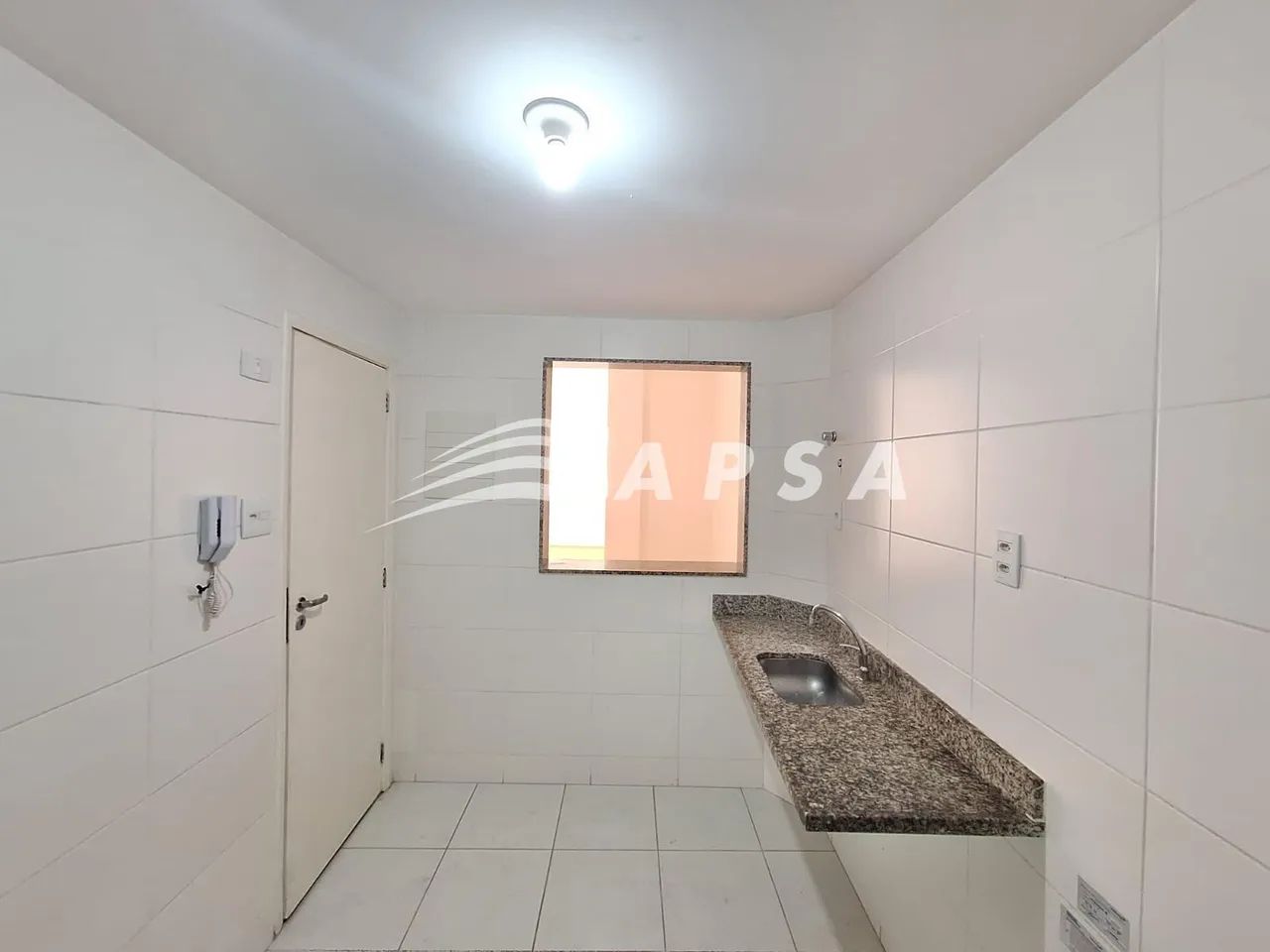 APARTAMENTO TOTALMENTE REFORMADO NO LEME, MODERNIZADO, GALERIA DE GRANDE CIRCULAÇAO DE PES - Foto 12