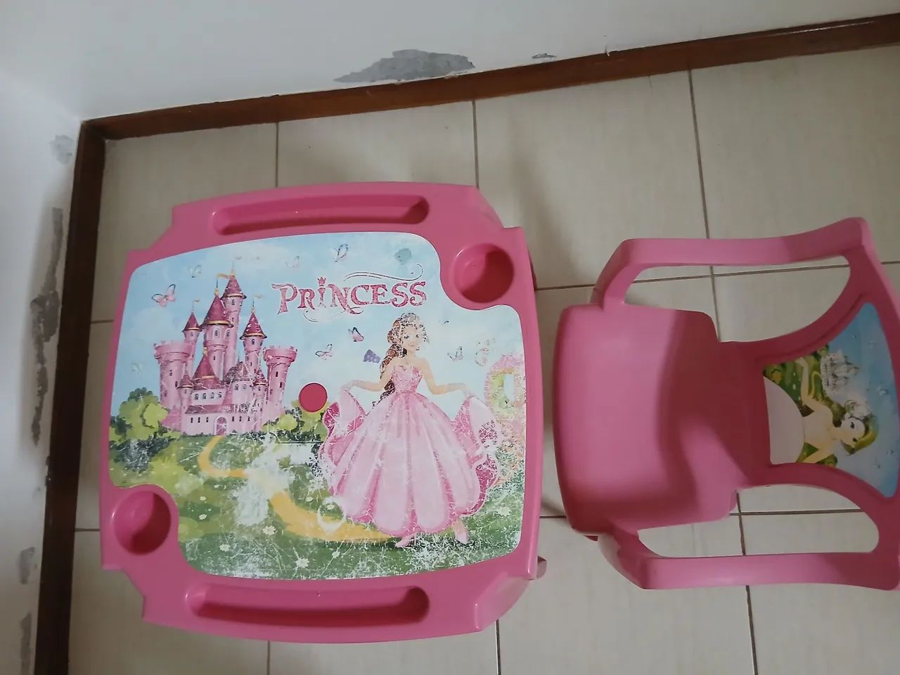 Mesa com cadeira para criança 