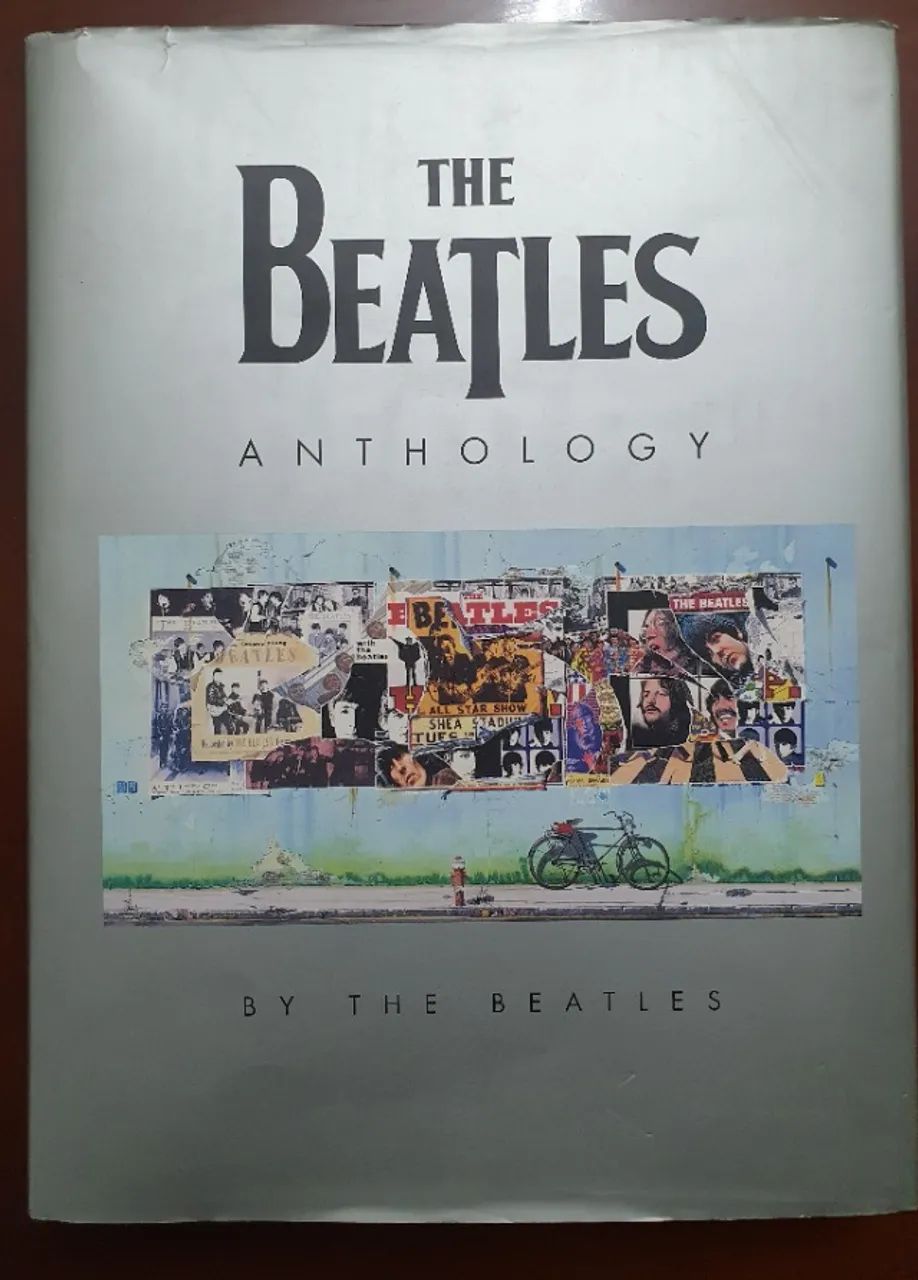 Livro Anthology dos Beatles.