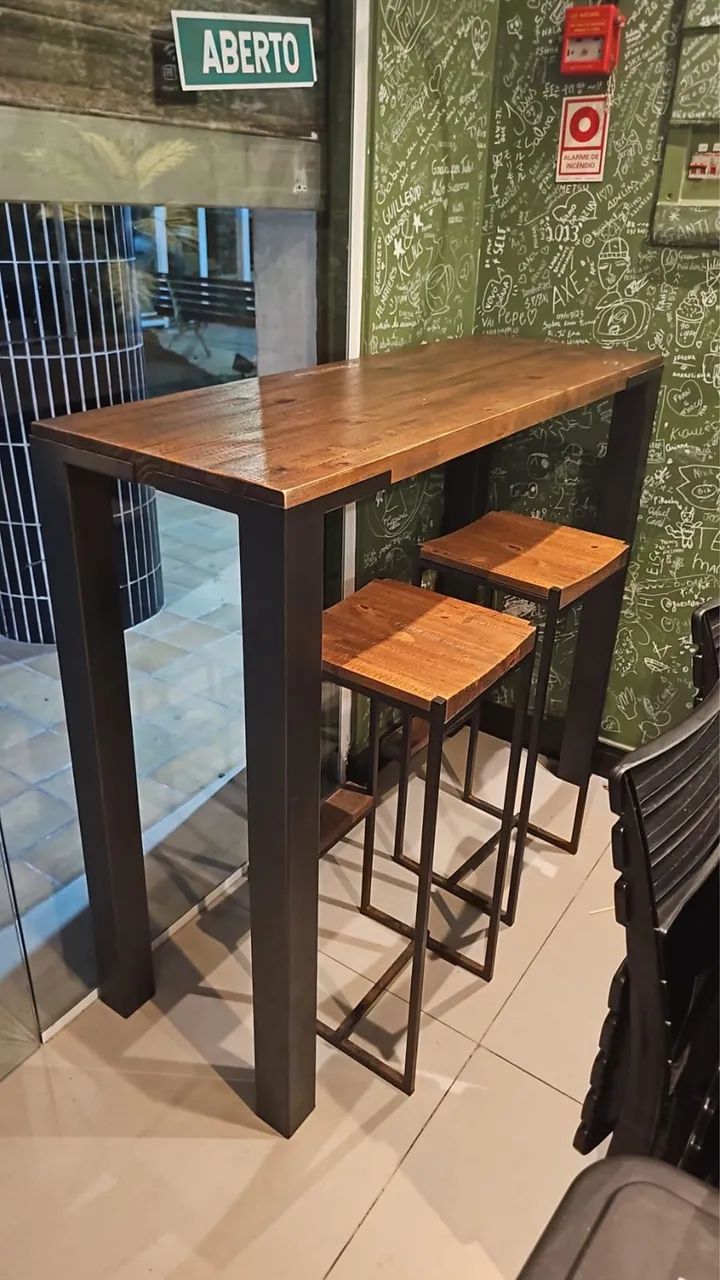 Mesa em madeira rústica com 2 banquetas - Foto 2