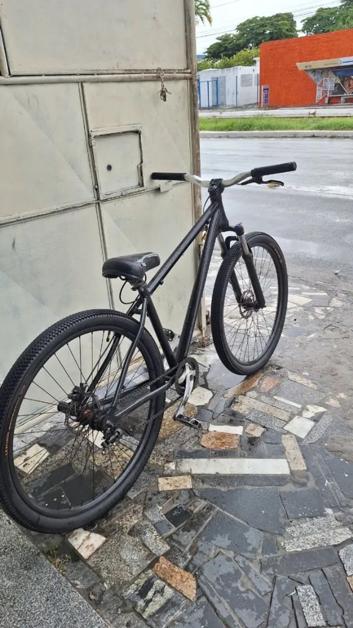 Vende-se bicleta aro 29 em perfeito estado com freio a disco  - Foto 2