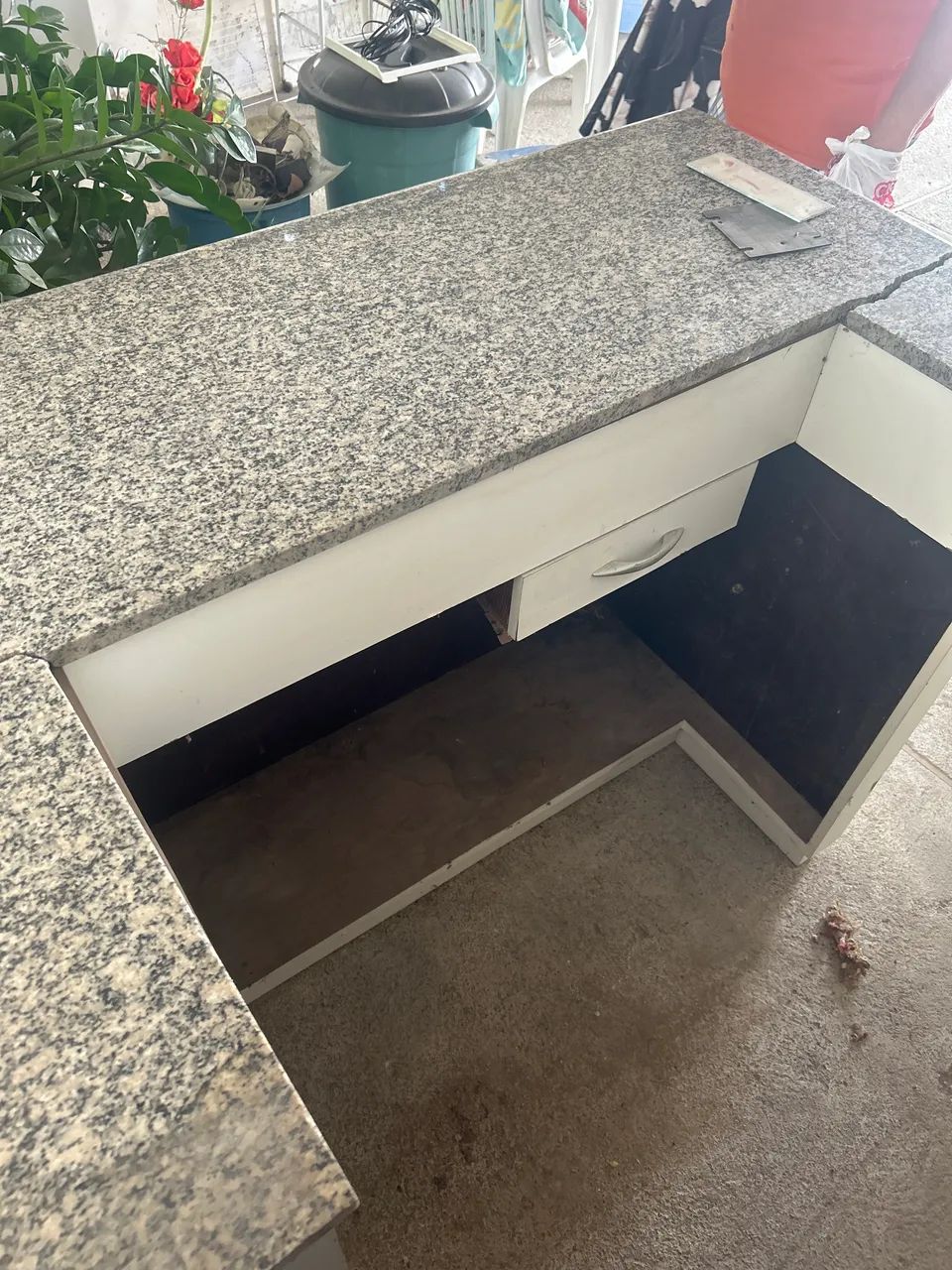 Balcão de loja de madeira com tampo de granito - Foto 2